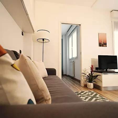 Modern In Center דירה *