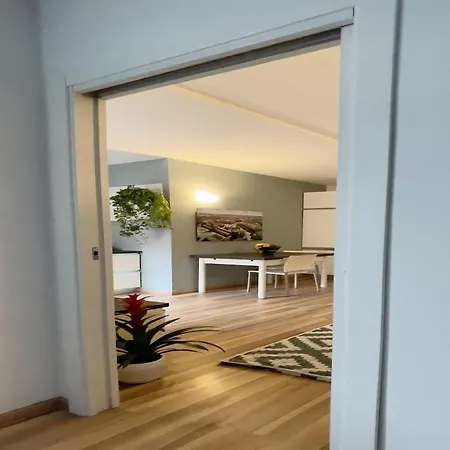 Modern In Center דירה