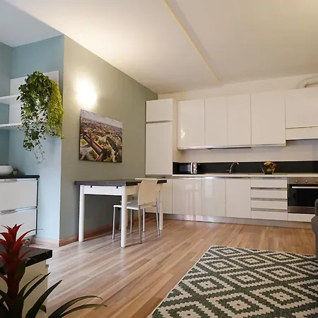 Modern In Center *