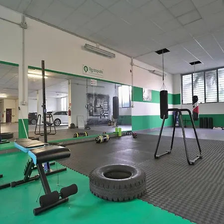 Modern In Center דירה